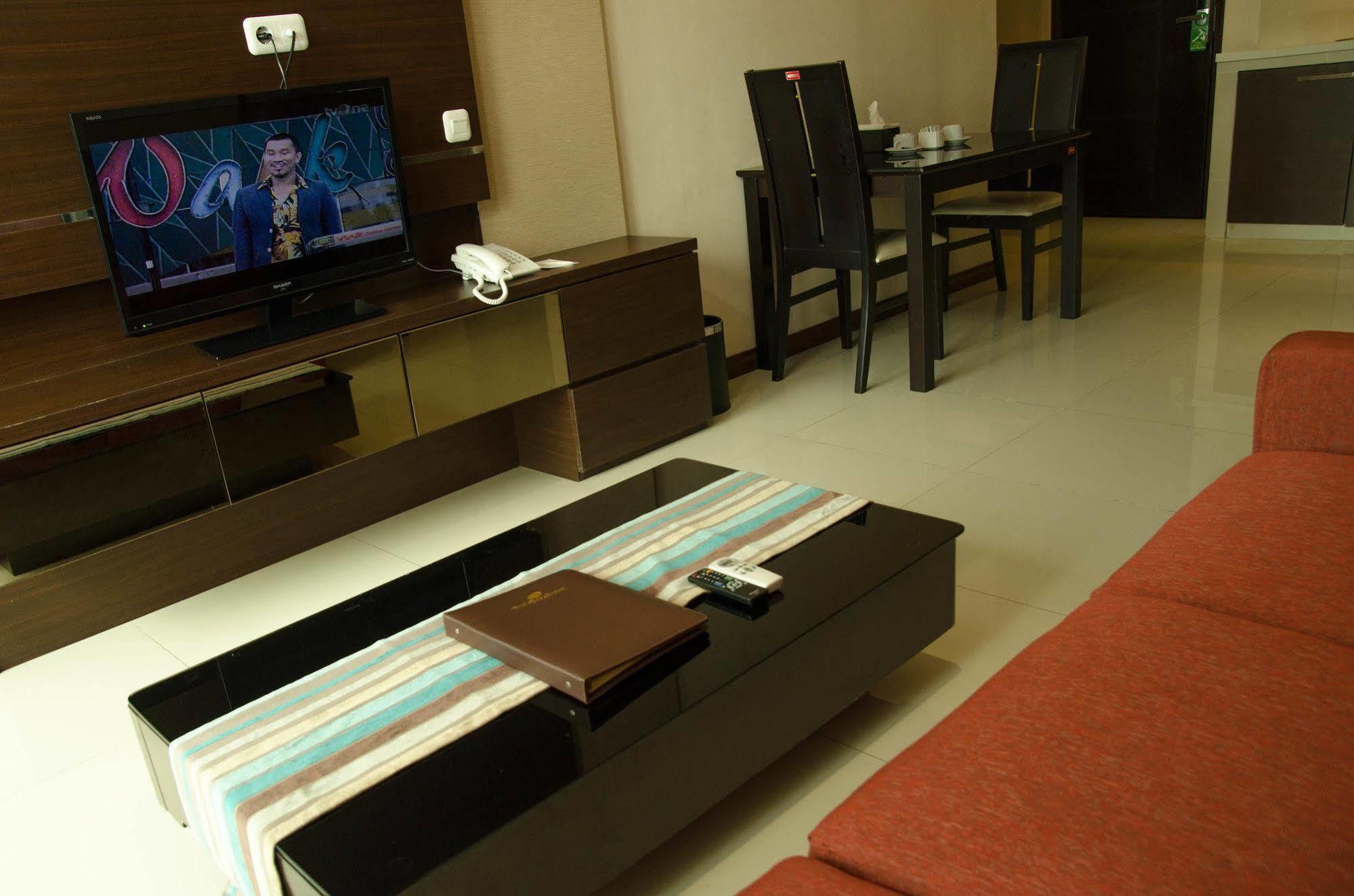 Royal Suite Condotel Medan Exterior photo